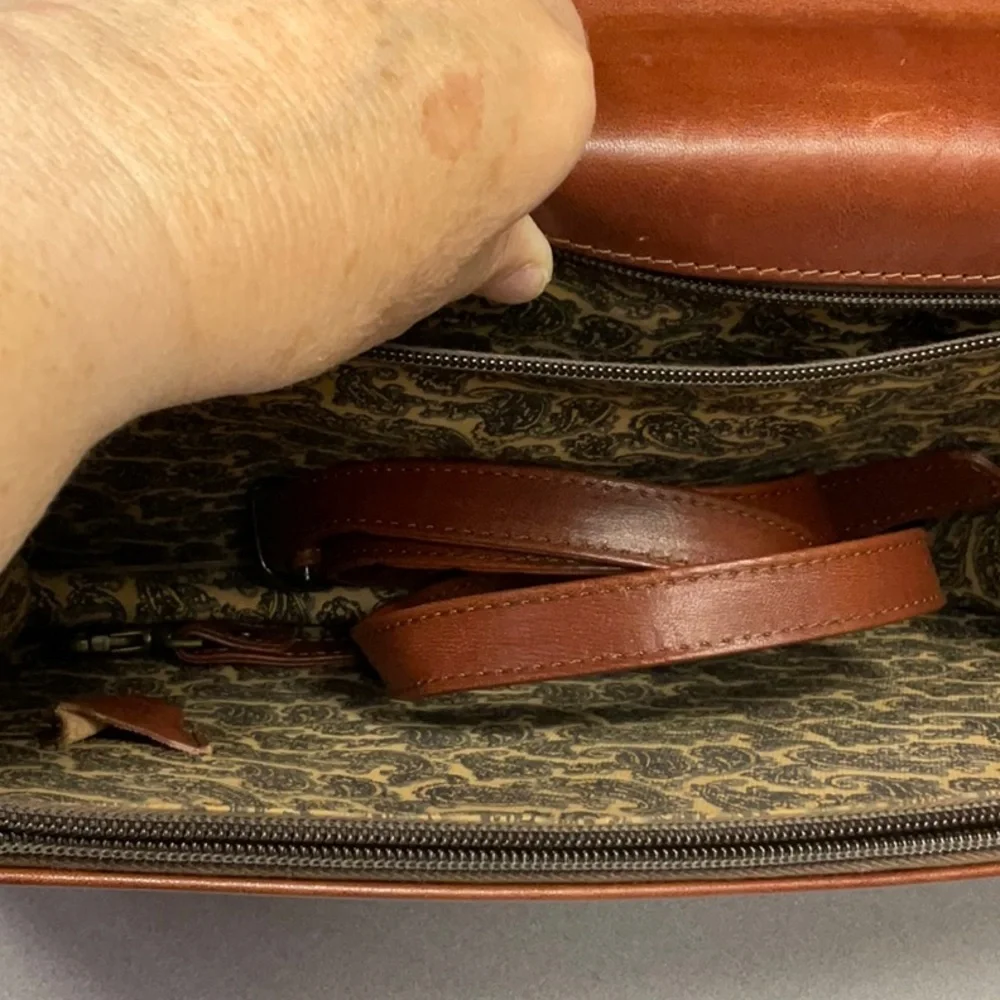 Vintage Men's Leather Briefcase with Brass-Tone Lock - Chestnut Brown